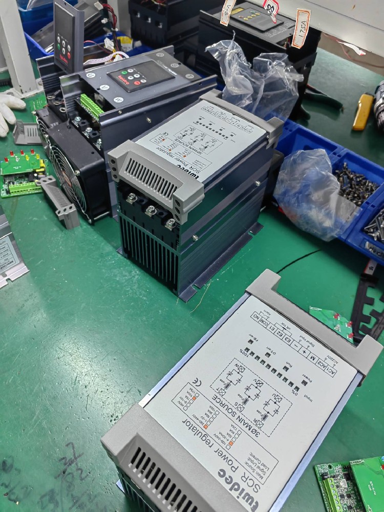 电力调解器的额定电压参数对其应用场景有何限制？？