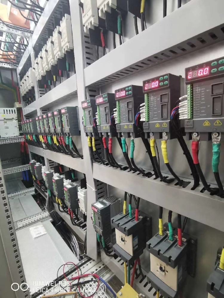 运行时电力调解器发出异常的高频噪音，，，是机械部件问题照旧电气问题，，，怎么判断息争决？？？？？
