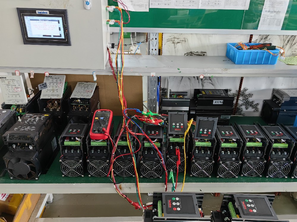 当电力调解器需要频仍切换事情模式时，，，响应时间过长影响生产效率，，，怎样优化设置来加速切换速率？？？？？